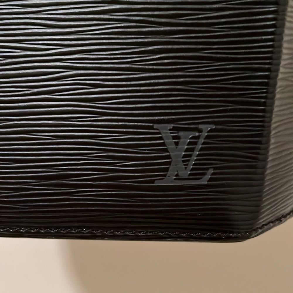 Louis Vuitton Black Epi Sac Seau - Picture 15 of 16
